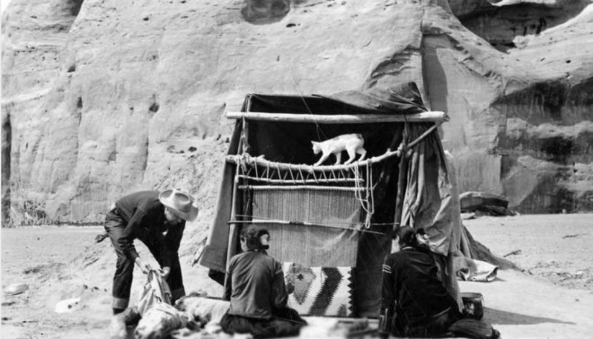 navajo_weaving_cat3_monumentvalley_1941_wallace_bransford_collection